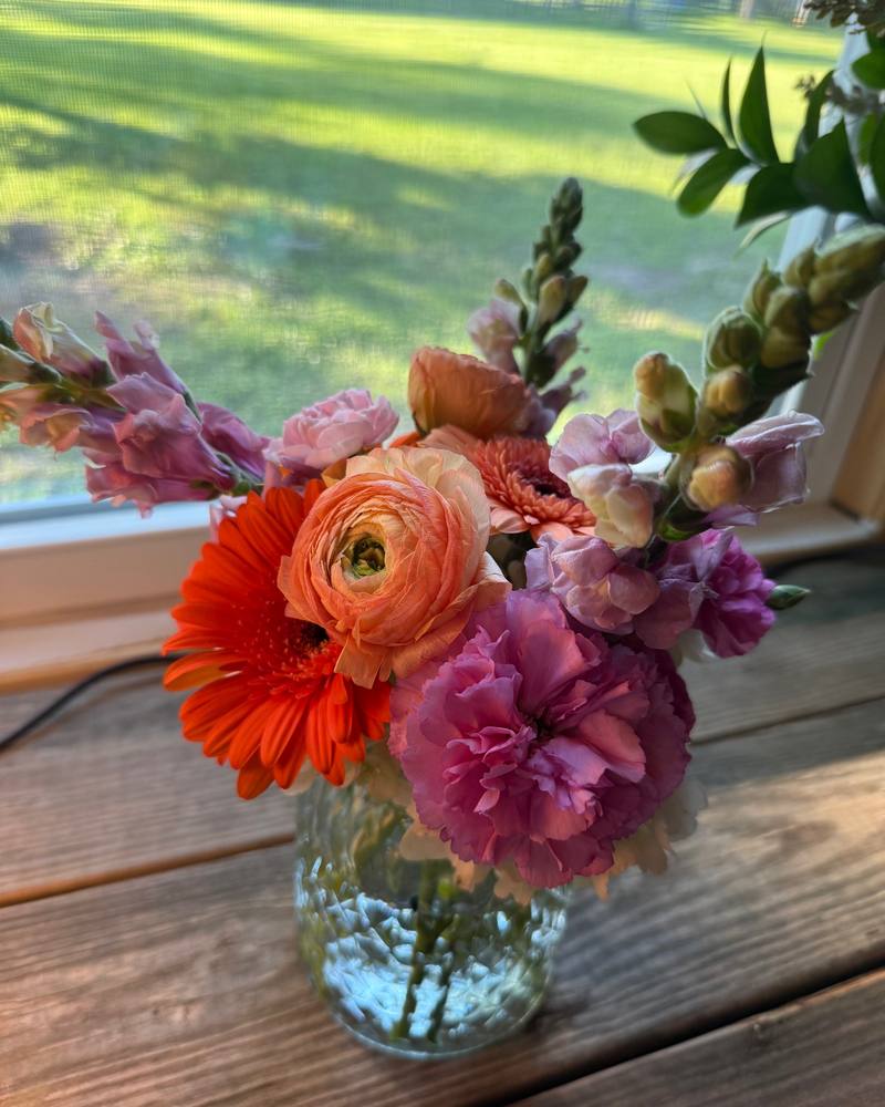 Hand-arranged seasonal flowers by Journeycake Flowers (3)