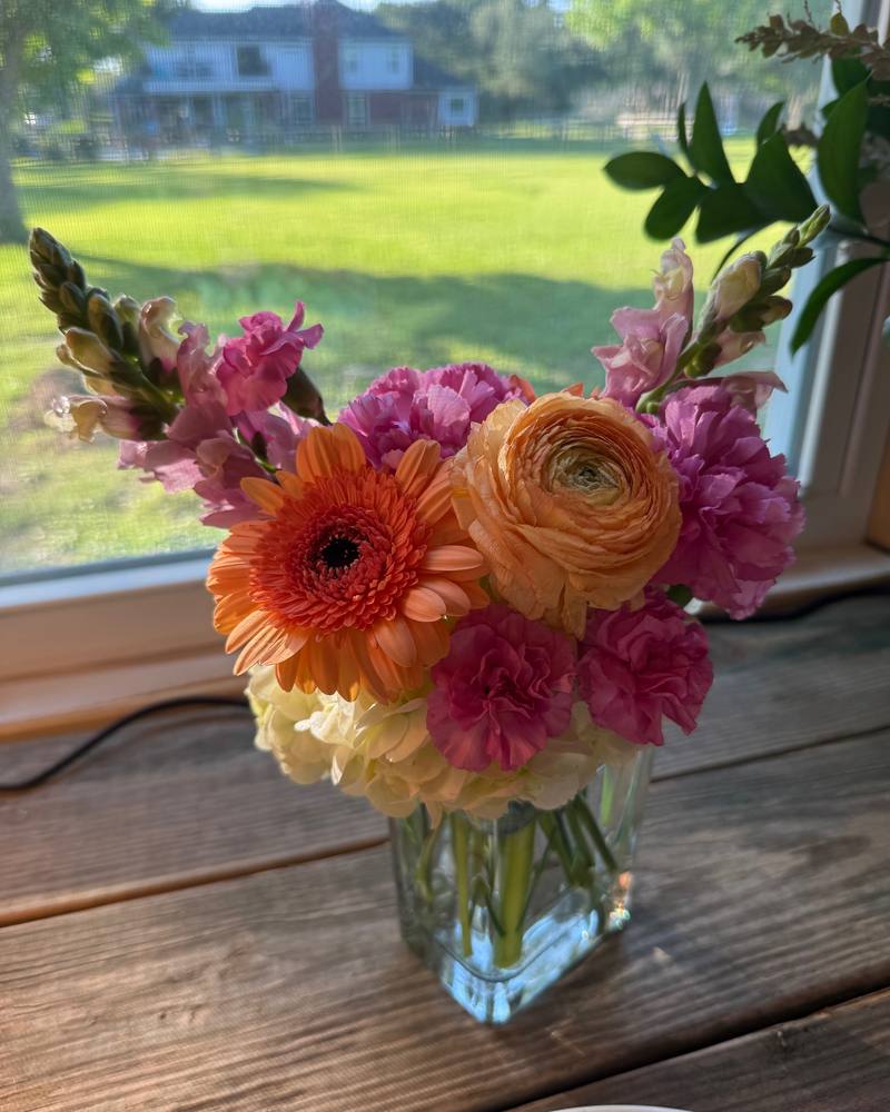 Hand-arranged seasonal flowers by Journeycake Flowers (4)