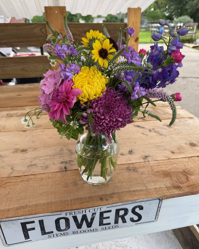 Hand-arranged seasonal flowers by Journeycake Flowers (5)