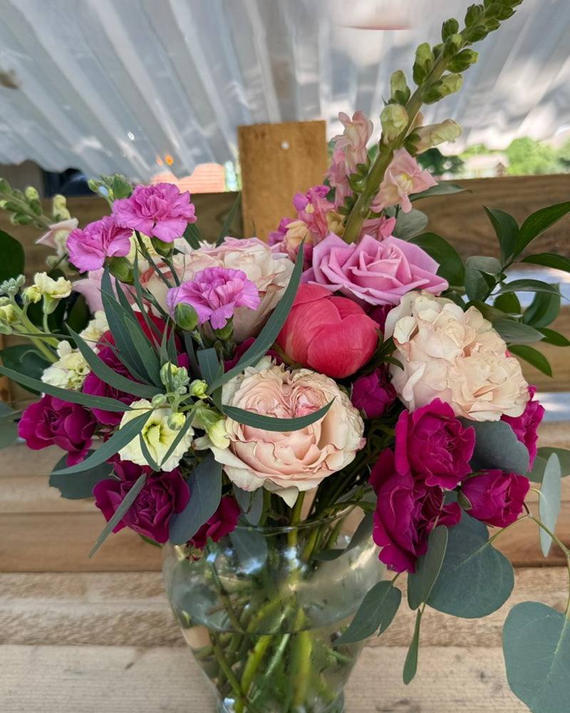 Hand-arranged seasonal flowers by Journeycake Flowers (6)