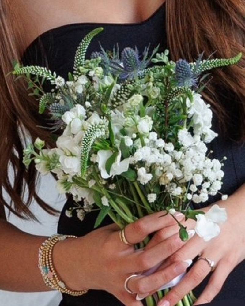 Hand-tied bouquet by Journeycake Flowers (1)