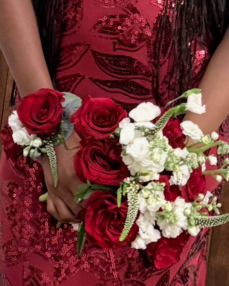 Hand-tied bouquet by Journeycake Flowers (4)