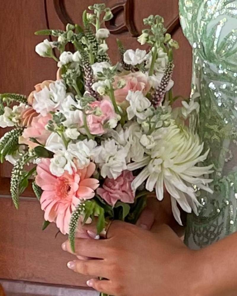 Hand-tied bouquet by Journeycake Flowers (5)