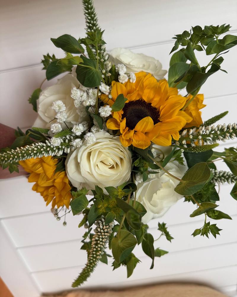 Hand-tied bouquet by Journeycake Flowers (7)