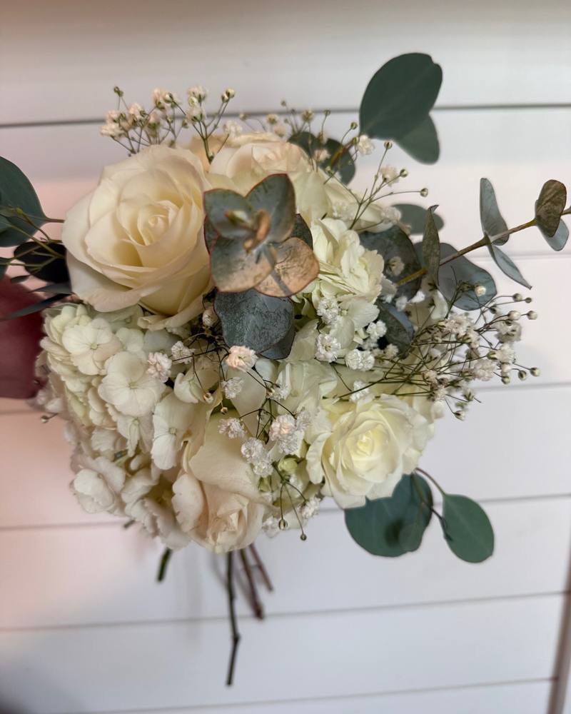 Hand-tied bouquet by Journeycake Flowers (8)